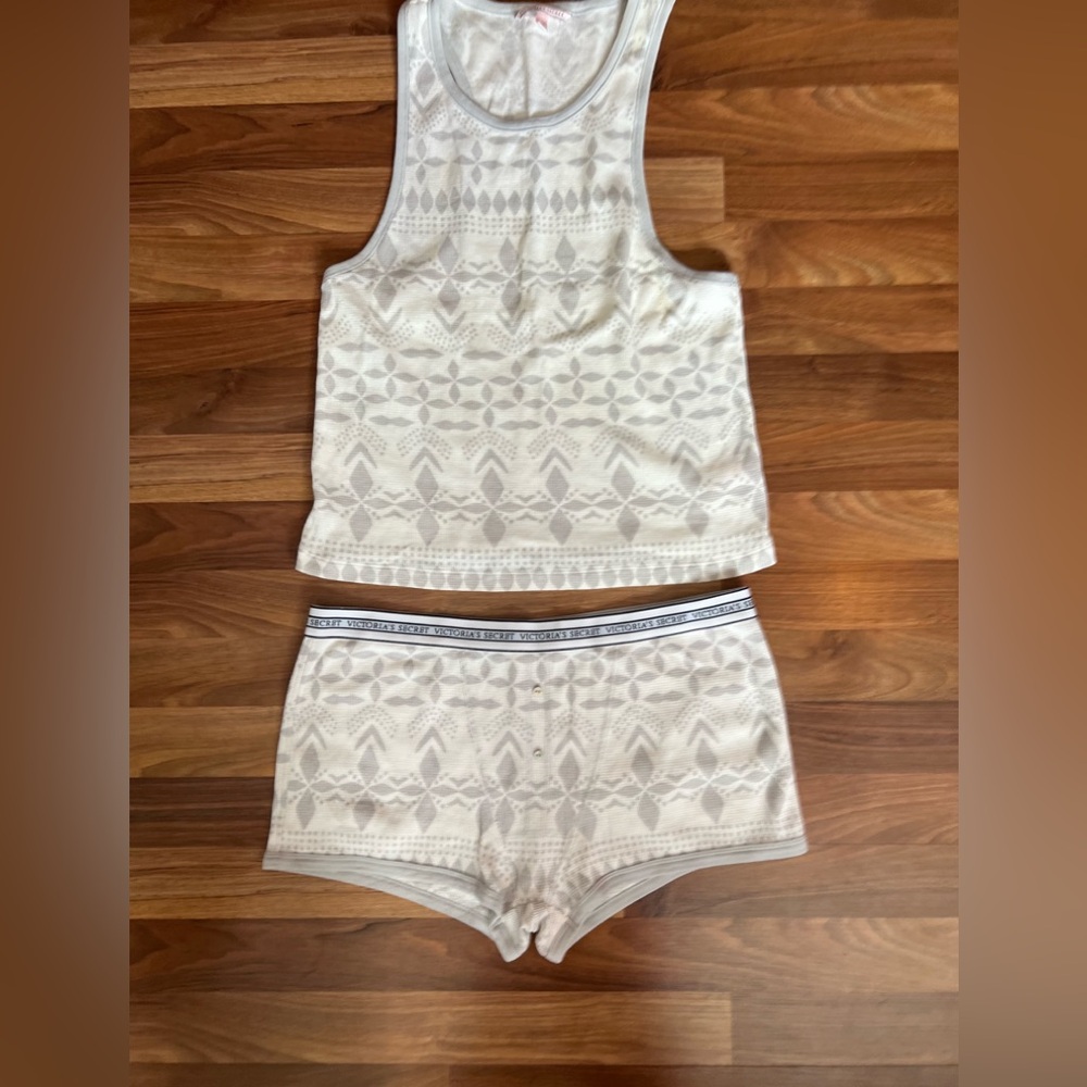 Victoria's Secret Cream Patterned Pajama Set size L